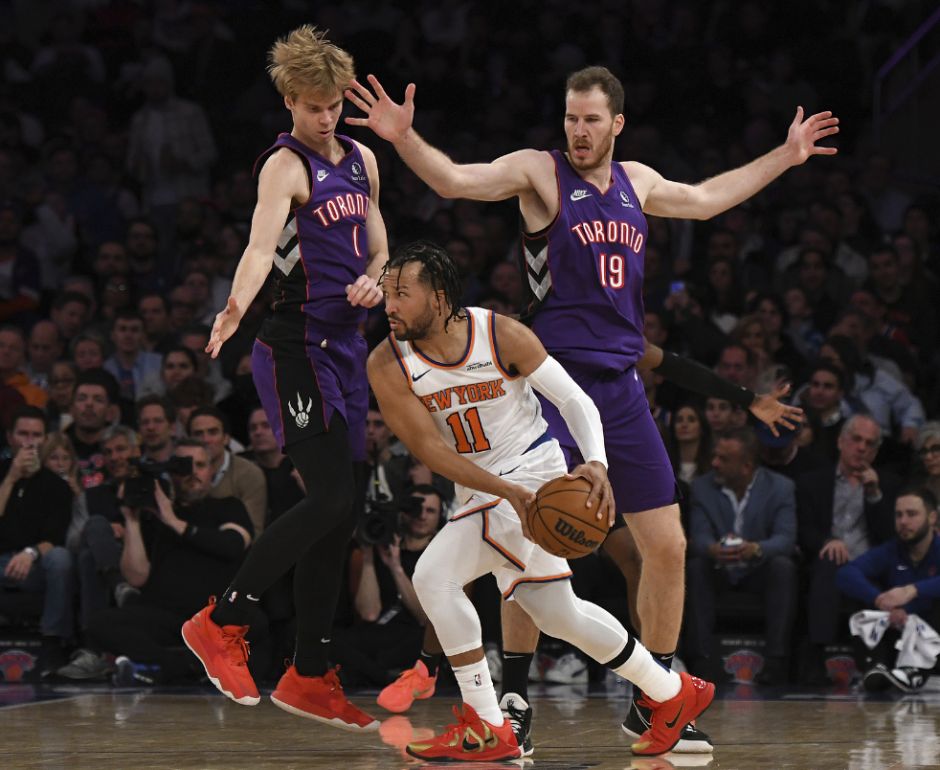 关于纽约尼克斯迎NBA常规赛关键赛；转会期远射贴柱；悬念犹存；球探报告显示潜力的信息