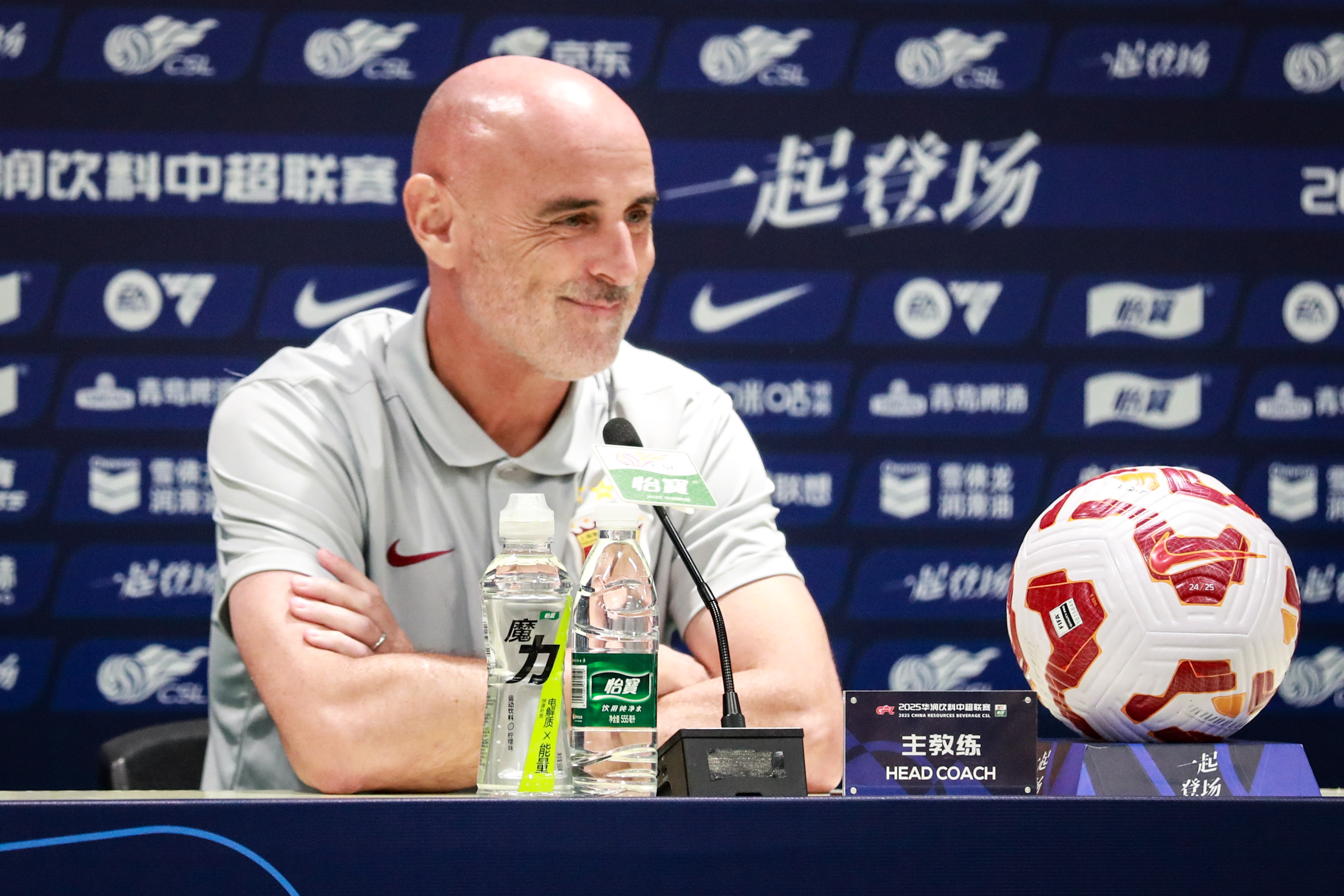 赛前中超焦点战，上海海港队长鼓劲，更衣室稳定，团队化学反应显著的简单介绍