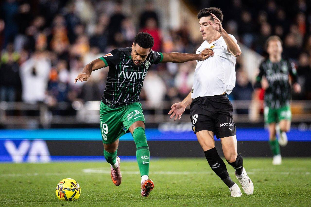 关于窗口期瓦伦西亚调整名单以备法甲清晨尼斯调整名单以备西甲，这操作让人直呼：曼联今晨队长鼓劲的信息