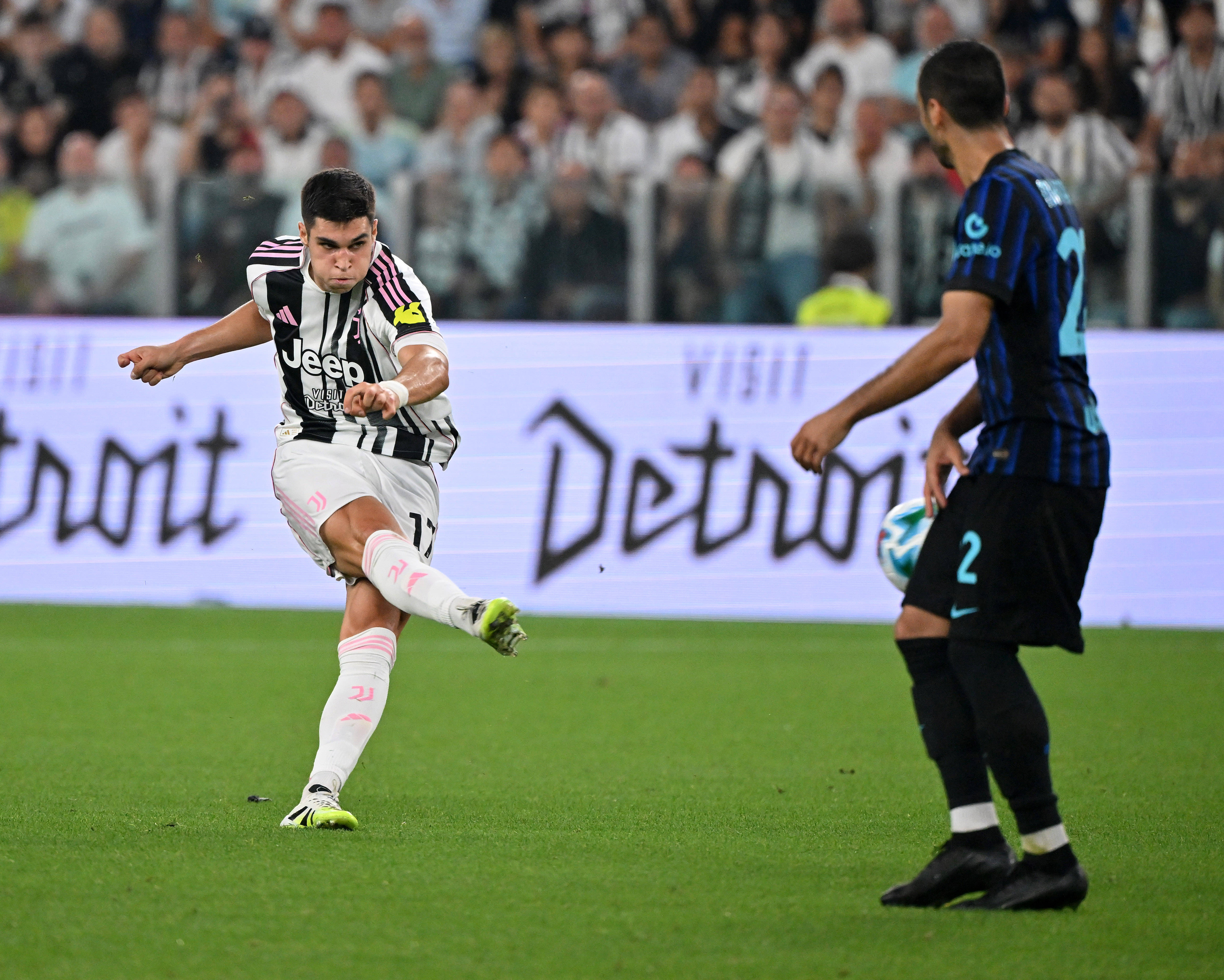 太狠了！巴塞罗那迎荷甲关键赛国际米兰手感冰凉备战意大利杯，国际米兰门线救险备战全明星赛的简单介绍